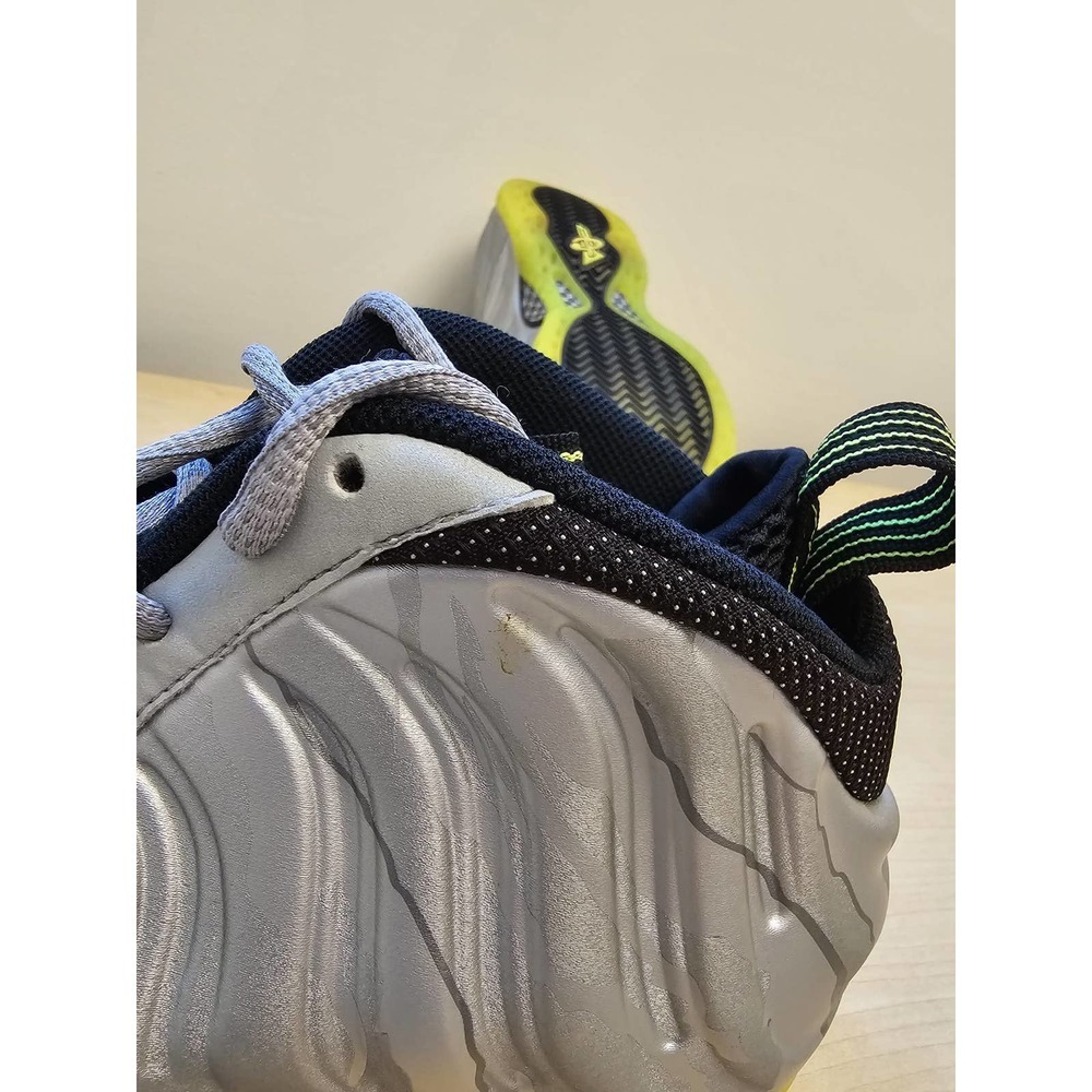 Nike Air Foamposite One Premium Metallic Silver Volt 575420 004 Sz 9.5 - Picture 4 of 7